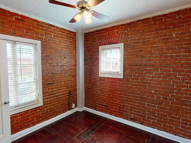 Saint Andrews Manor Apartments — Photo 15
