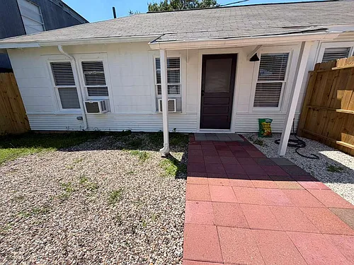 1109 Walton St Photo 1