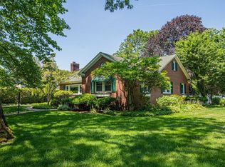 30 Iroquois Dr, Brightwaters, NY 11718