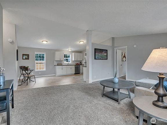 4th image of 12818 Prairie Ridge Drive E