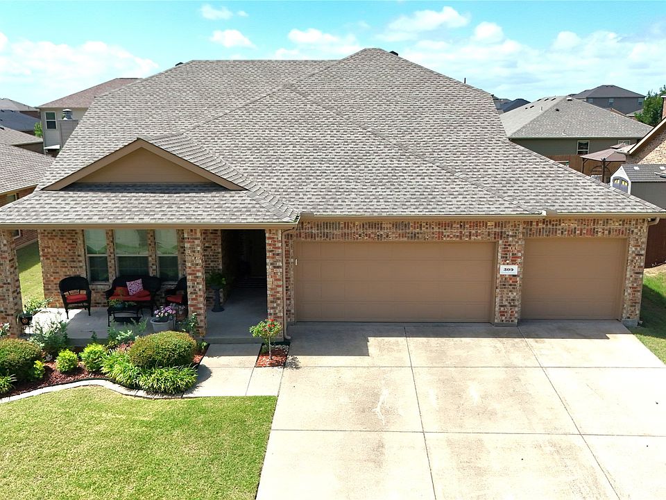1st image of 309 Magnolia Dr
