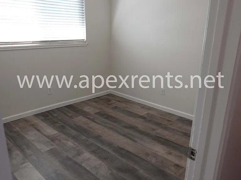 5315 Valparaiso Cir — Photo 3