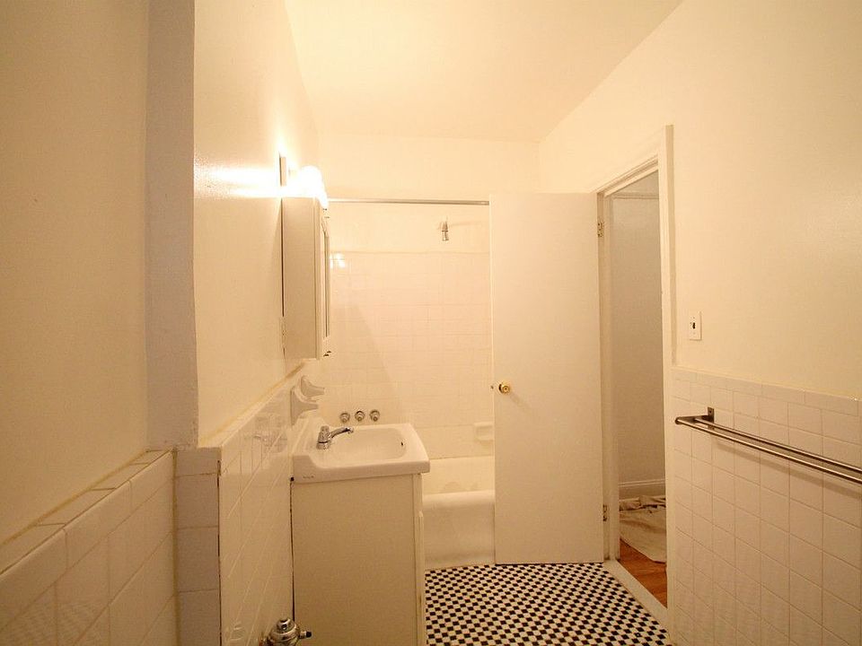 2nd image of 229 Seaman Ave APT A6