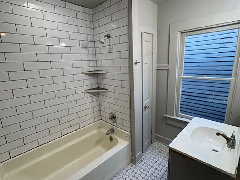 901 W Main St — Photo 11