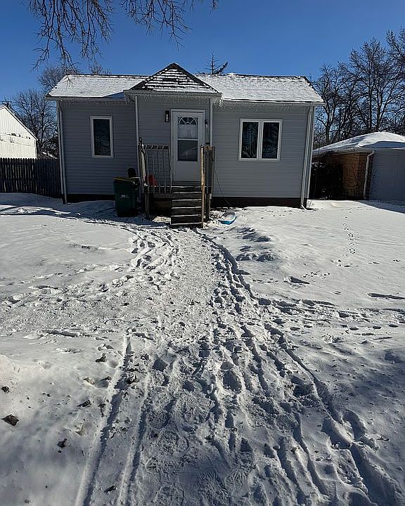 1st image of 416 9th St N