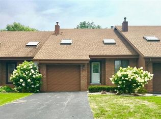211 Bluegrass Dr, Schererville, IN 46375