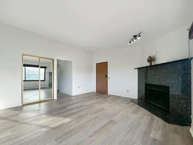 221 McCarrey St #18BUNIT-18 — Photo 5