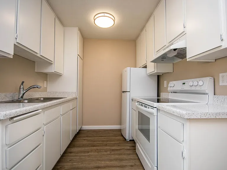 Merrywood Apartments — Photo 8