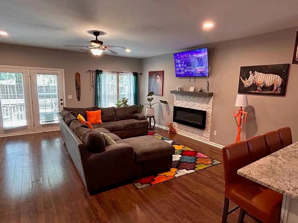 2 bed, 2.5 bath, 1400 sqft, $1,800 — Photo 2