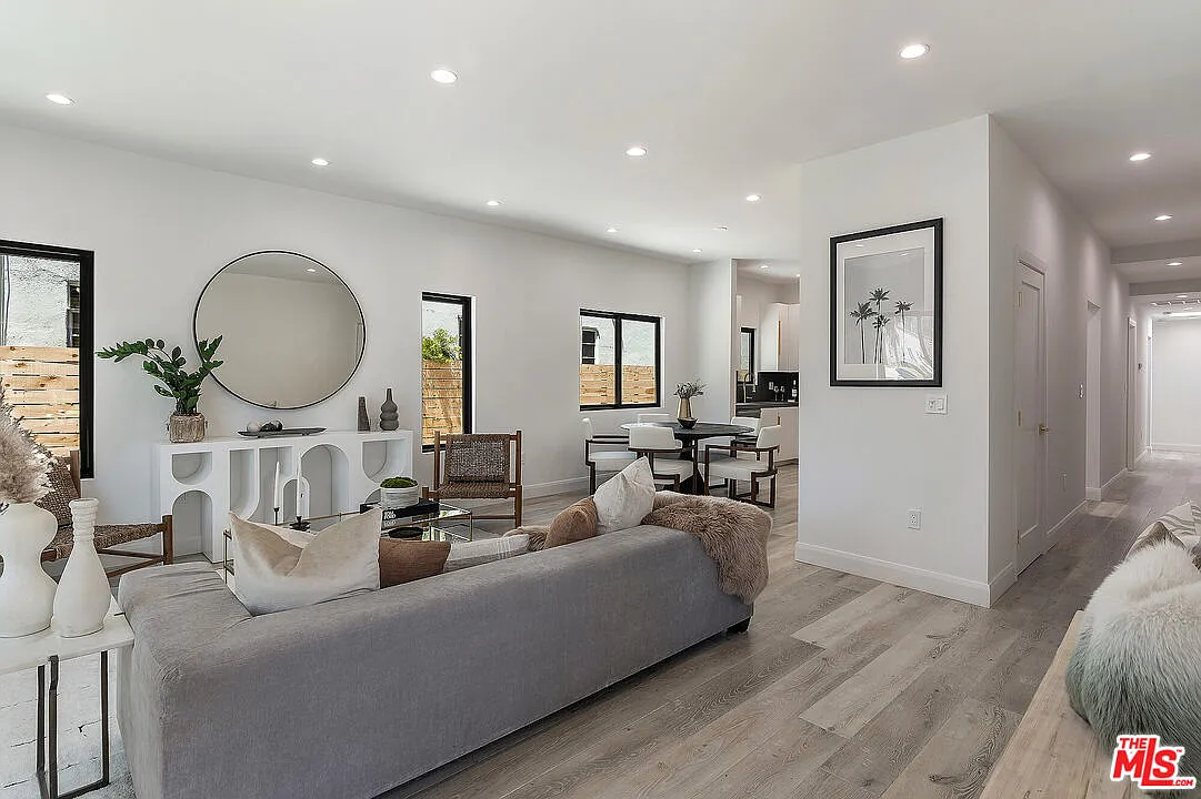 2 bed, 2.5 bath, 1400 sqft, $6,450 — Photo 3