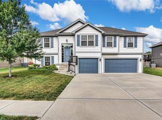 14622 Green Castle St, Smithville, MO 64089