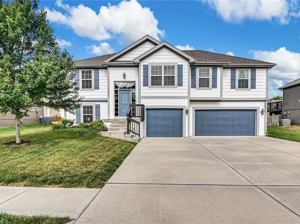 14622 Green Castle St, Smithville, MO 64089