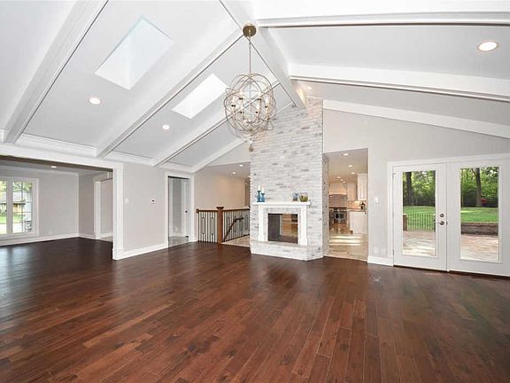 3rd image of 149 Ladue Aire Dr