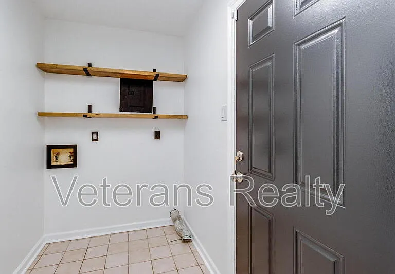 1210 Spring Dr — Photo 11