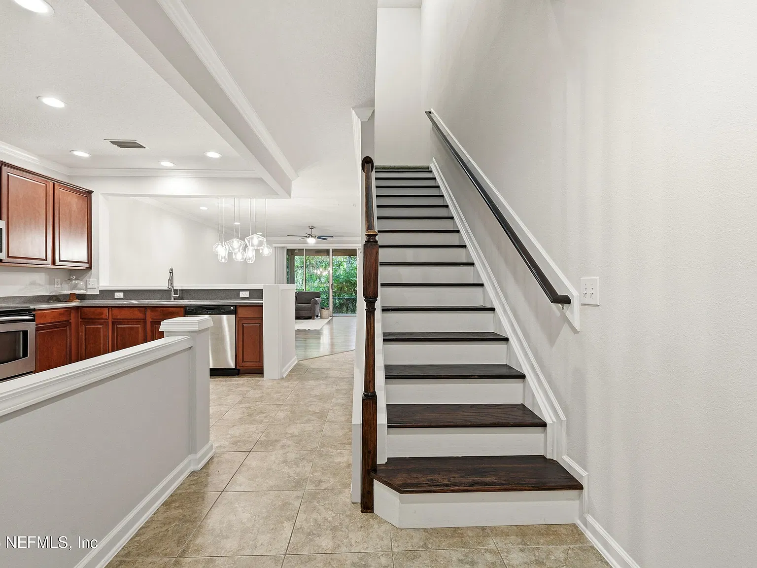 3 bed, 2.5 bath, 1764 sqft, $2,000 — Photo 3