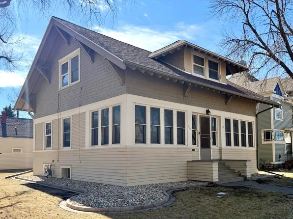 226 7th Ave SE, Aberdeen, SD 57401