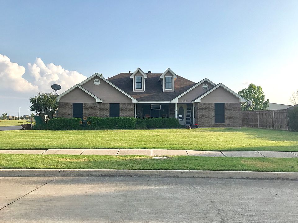 1st image of 204 Country View Ln