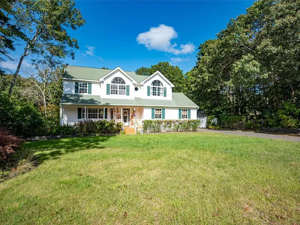 24 Diane Drive, Manorville, NY 11949
