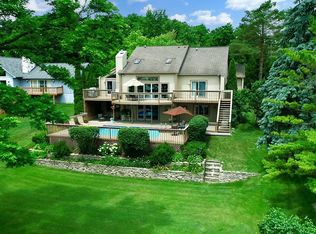 1471 Heights Rd, Lake Orion, MI 48362