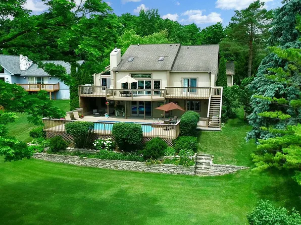 1471 Heights Rd, Lake Orion, MI 48362