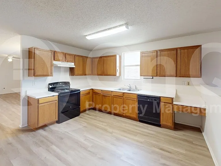 603 Ambarella St — Photo 4