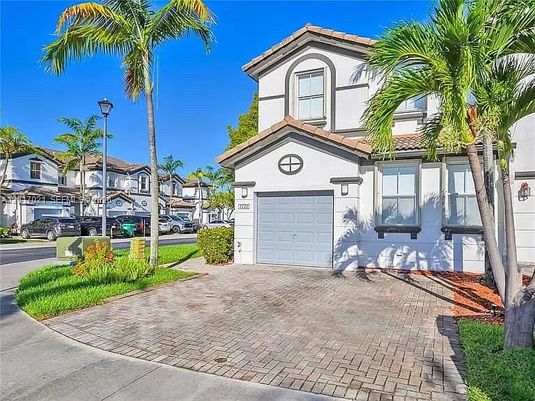 Doral Isles North Sec Two — Photo 2