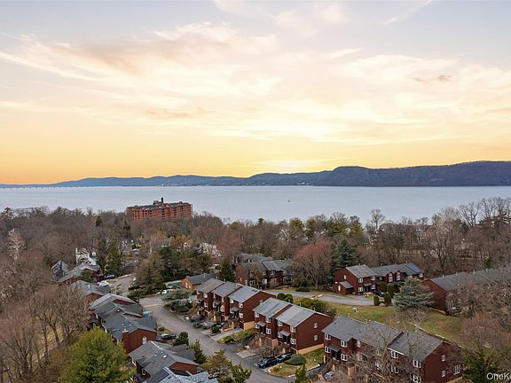 4th image of 17 Knoll View
