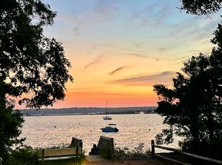 48 Vineyard Ave, Vineyard Haven, MA 02568