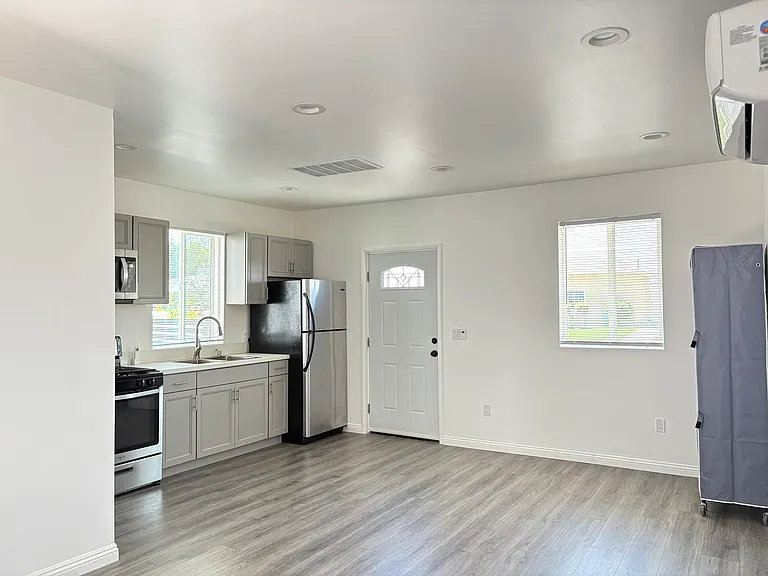 7436 N Ruffner Ave — Photo 3