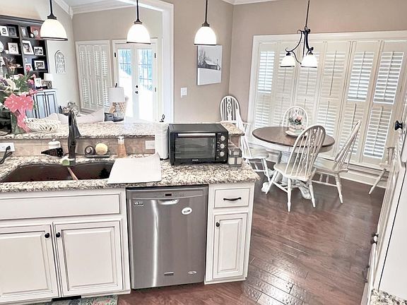 4th image of 354 Joy Ln