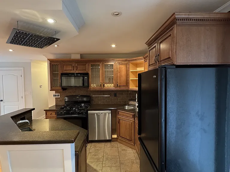 1175 Pinegrove Rd #UPPER — Photo 5