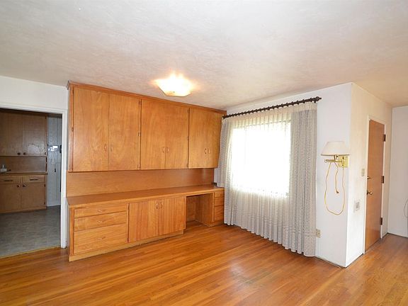 3rd image of 1348 W Garland Ave