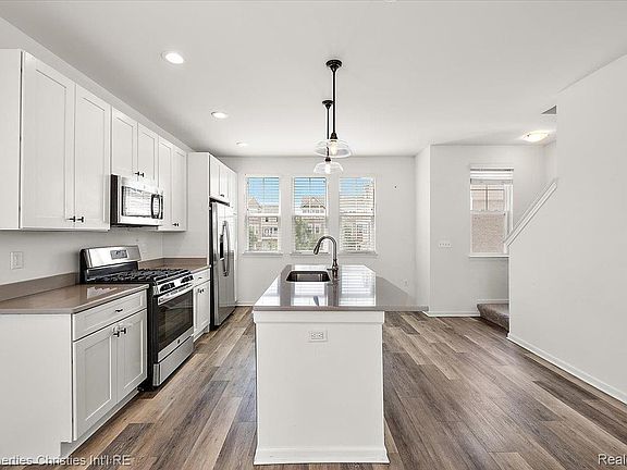 5th image of 2500 Normandy Rd W #38