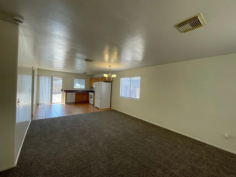 114 E Medina Rd — Photo 4