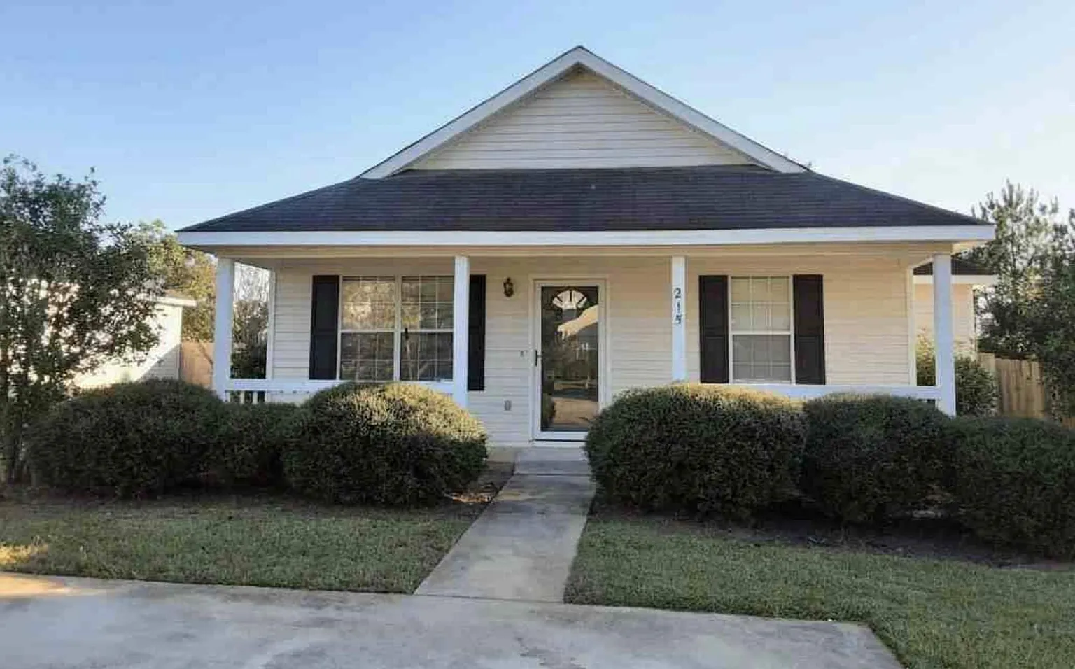 215 Chadwyck Cir photo 1
