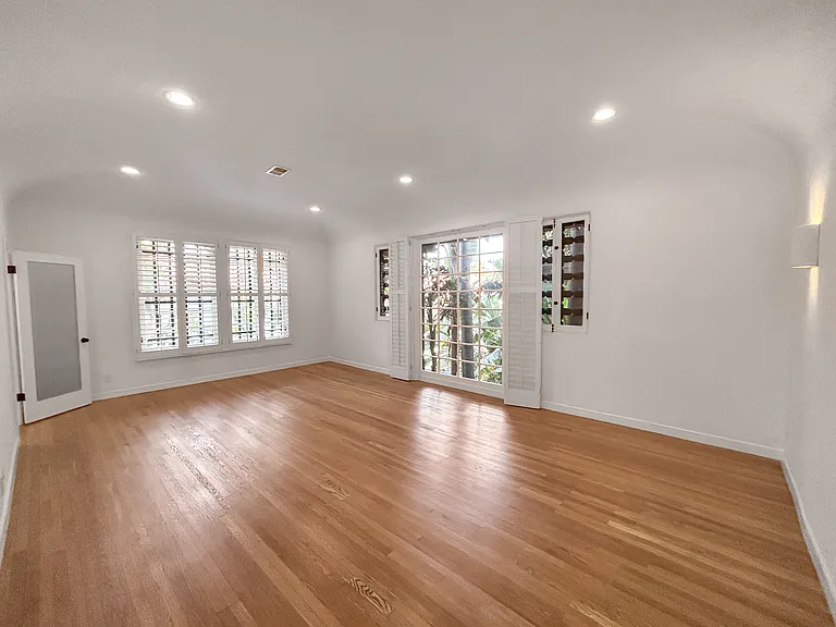1220 N La Cienega Blvd #F2 — Photo 5