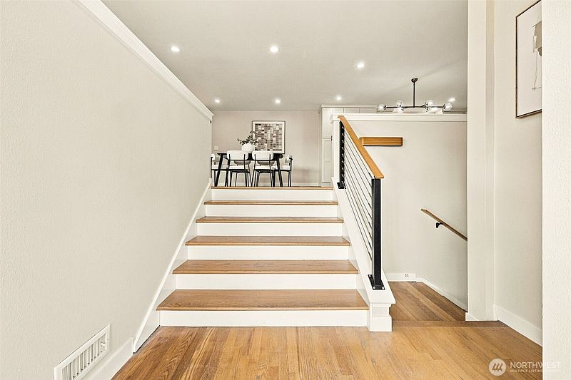 3rd image of 609 109th Avenue SE