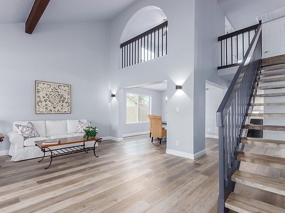 3rd image of 1253 W Lobo Ave
