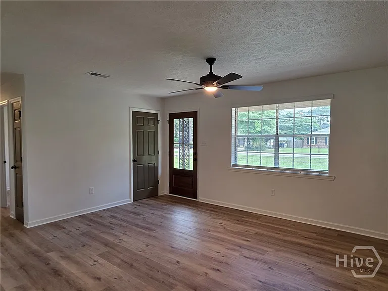 205 Whitehall Ave — Photo 4