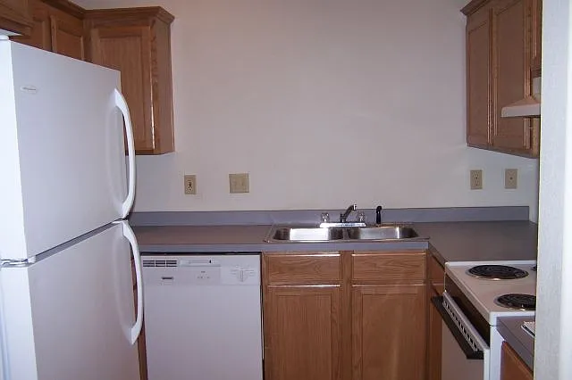 2305 NE Holliday Ave #1 — Photo 9