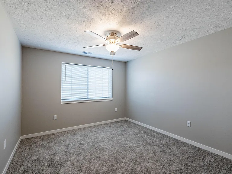 Kings Ridge Apartments — Photo 33