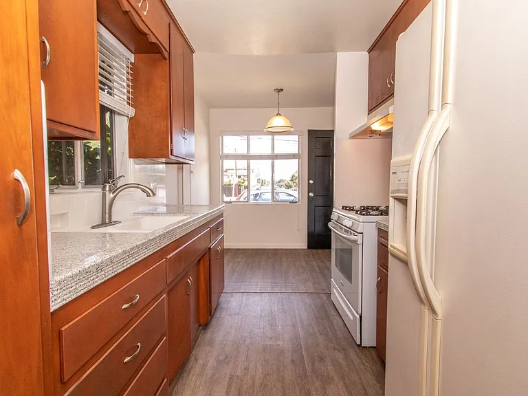 4205 Monroe Ave — Photo 7