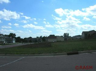 1926 Rock Ridge Ln, Saint Peter, MN 56082