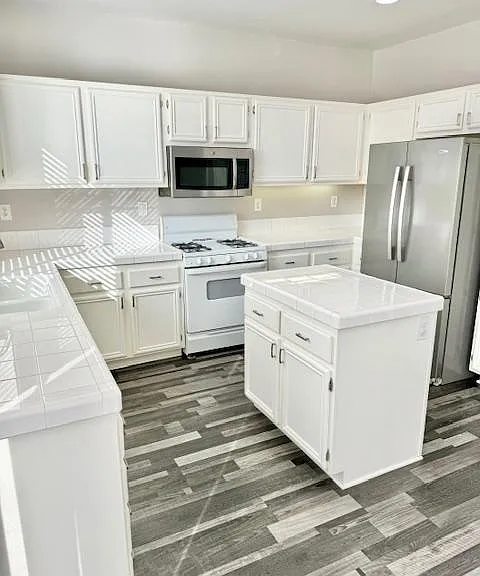 11904 Greenbluff Way — Photo 13