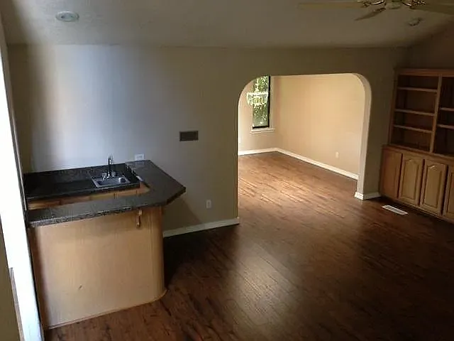 8300 Eagle Rock Ave NE — Photo 6
