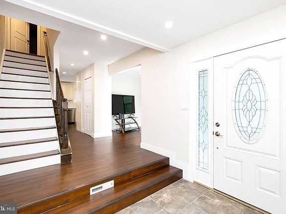 4th image of 6 Pelham Dr