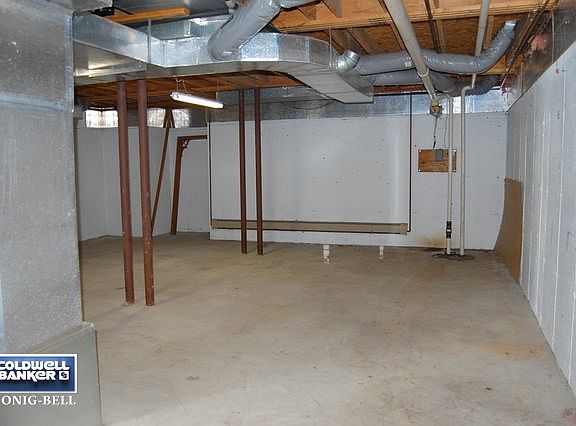 5th image of 630 W Judson St