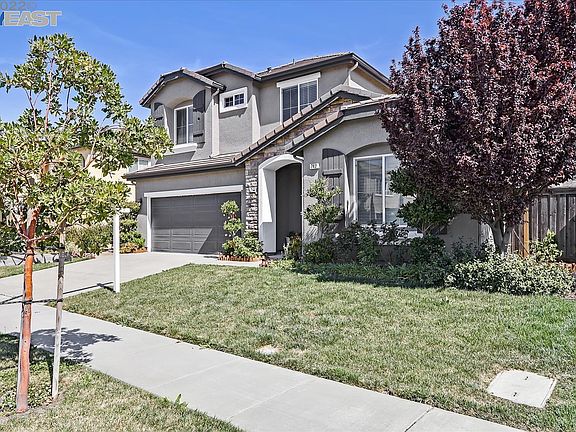 3rd image of 742 Chateau Ct