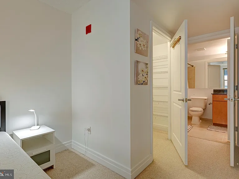 915 E St NW #1001 — Photo 18