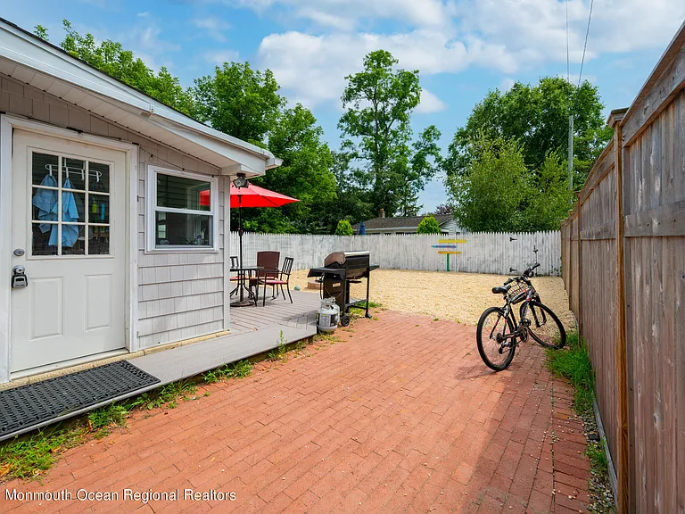 203 Bridge Ave — Photo 3